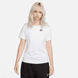 Nike Sportswear Club Essentials Camiseta – Mujer