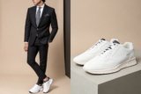 Cómo combinar zapatos deportivos con trajes formales